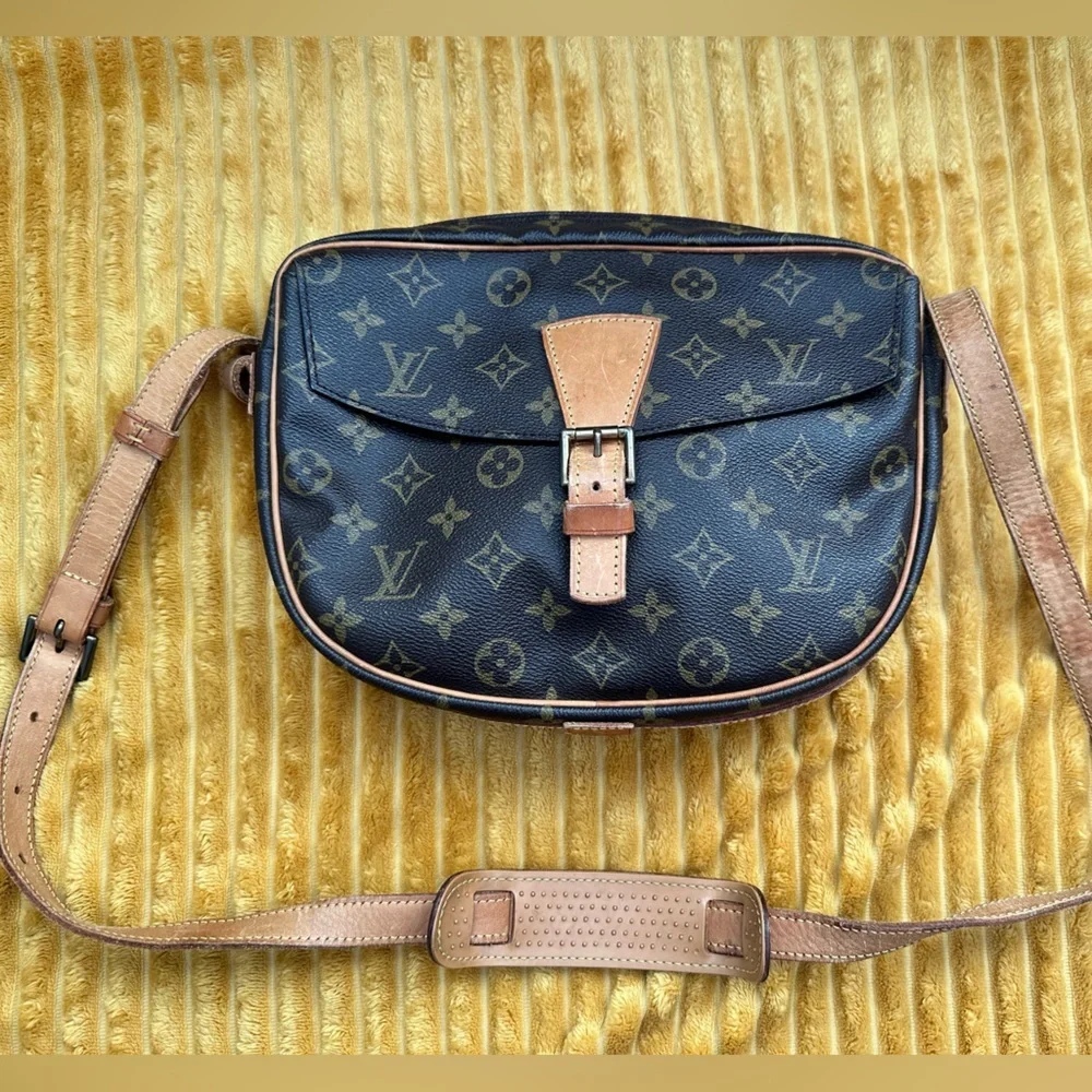 Louis Vuitton vintage lv